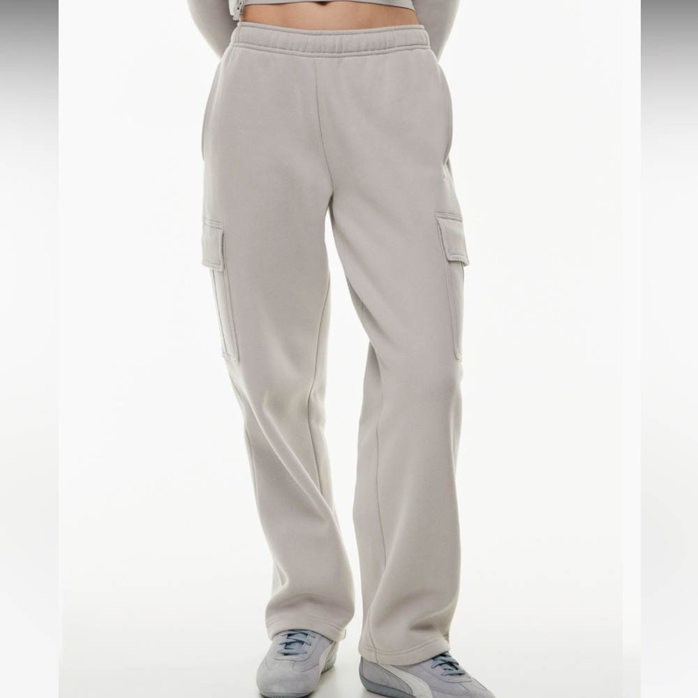 Aritzia Cozy Fleece Mega Cargo sweatpants